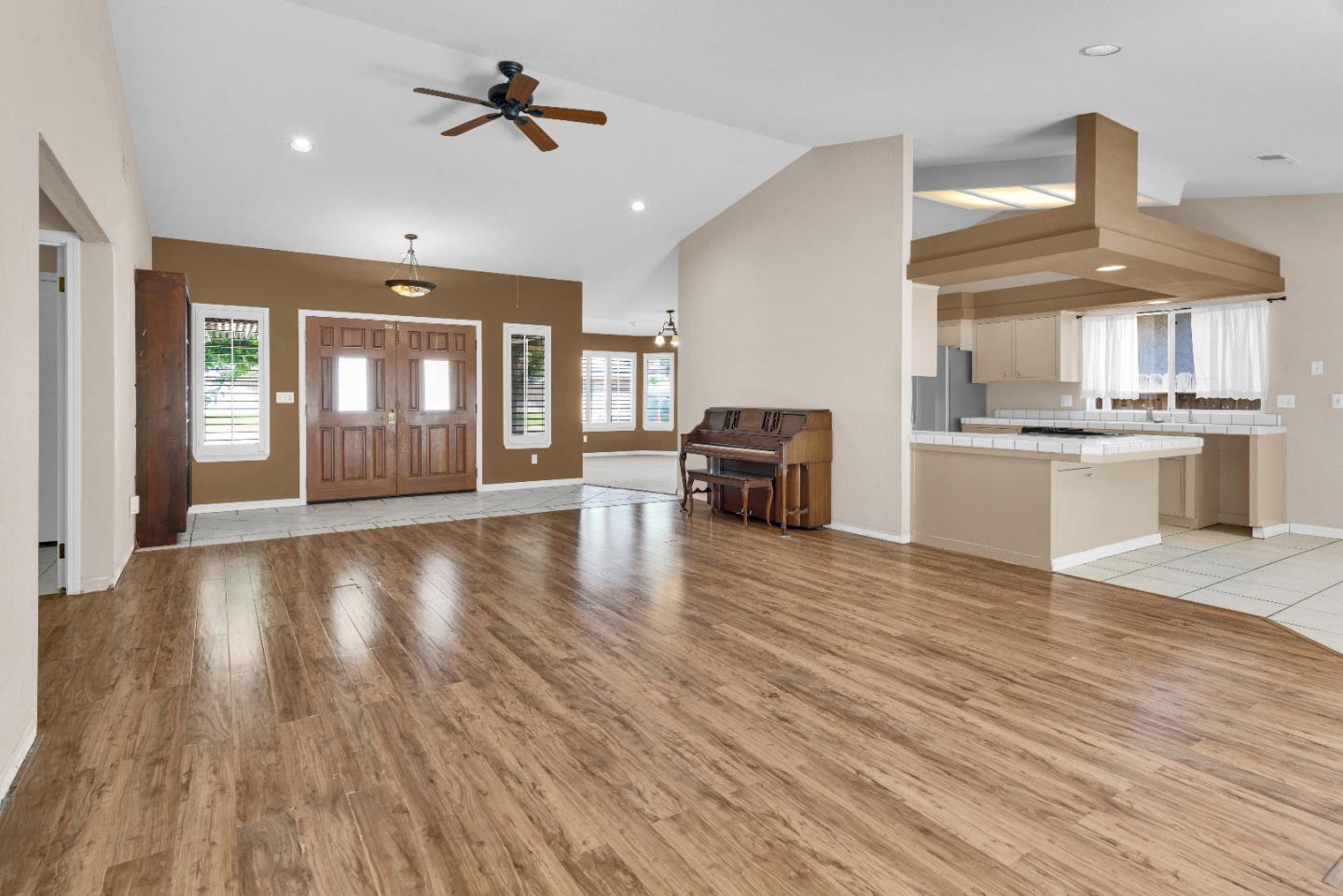 Detail Gallery Image 10 of 28 For 46435 Pine Meadow Pl, King City,  CA 93930 - 3 Beds | 2 Baths