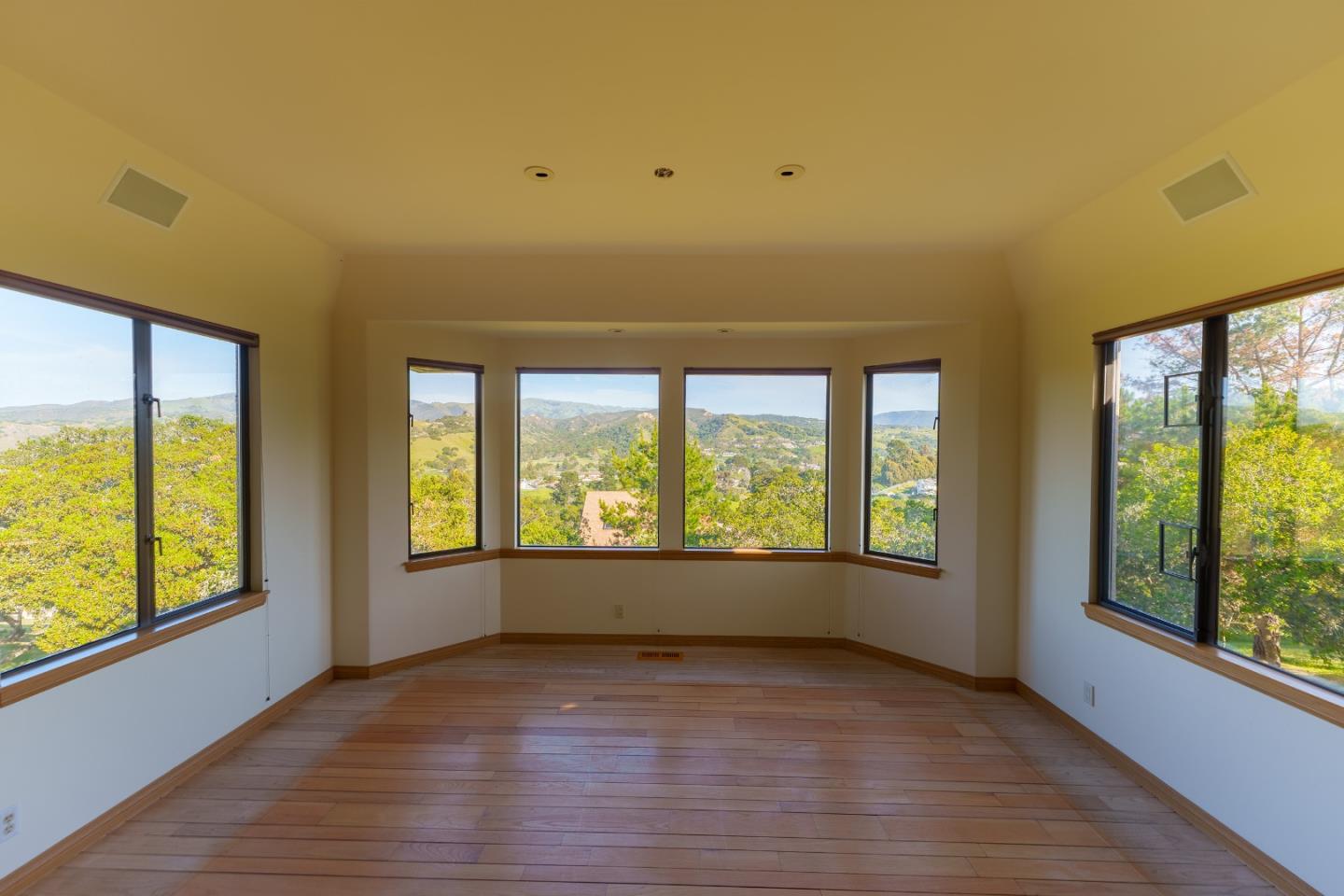 Detail Gallery Image 11 of 37 For 54 Corral De Tierra Rd, Salinas,  CA 93908 - 3 Beds | 3 Baths