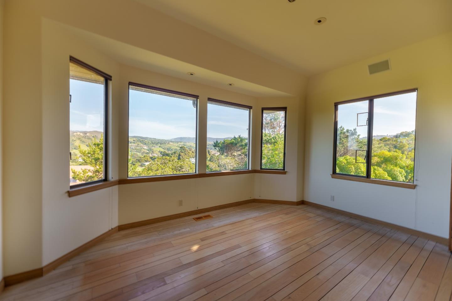Detail Gallery Image 13 of 37 For 54 Corral De Tierra Rd, Salinas,  CA 93908 - 3 Beds | 3 Baths