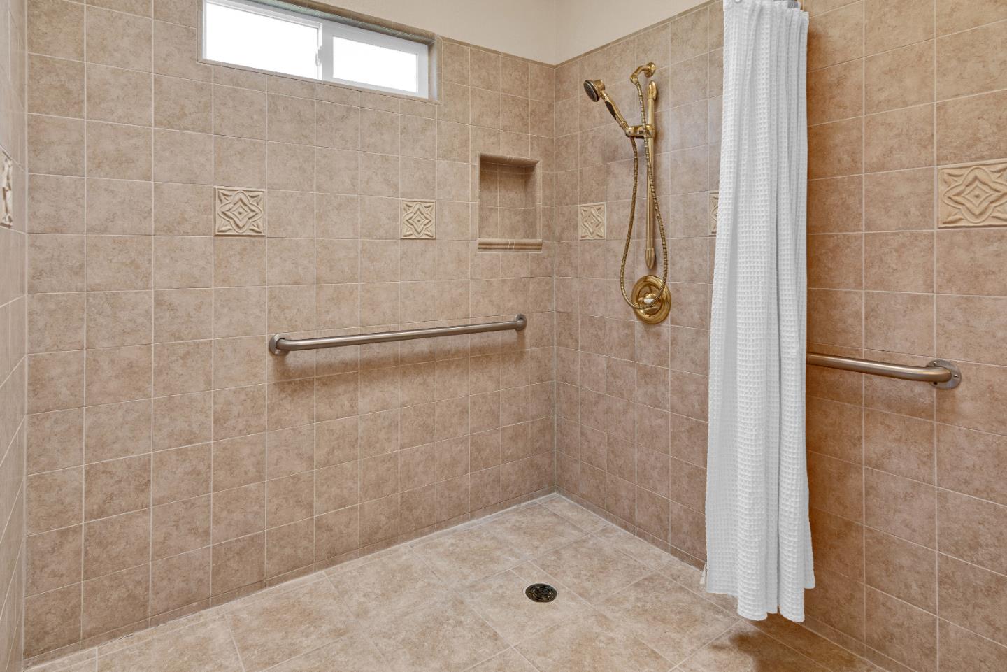 Detail Gallery Image 16 of 29 For 46431 Little Creek Ct, King City,  CA 93930 - 3 Beds | 2 Baths