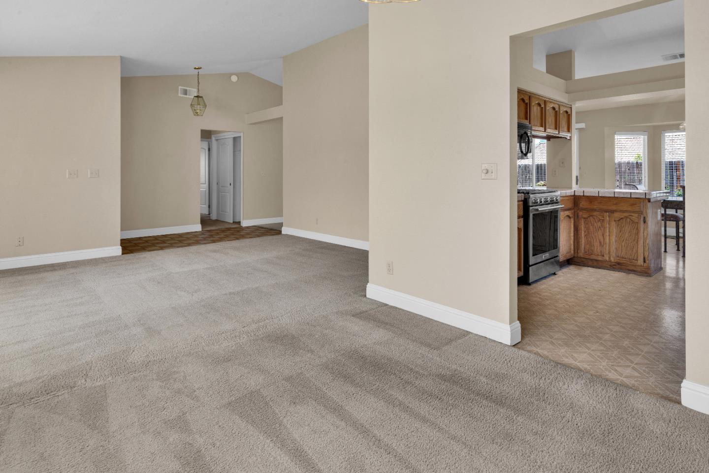 Detail Gallery Image 5 of 29 For 46431 Little Creek Ct, King City,  CA 93930 - 3 Beds | 2 Baths