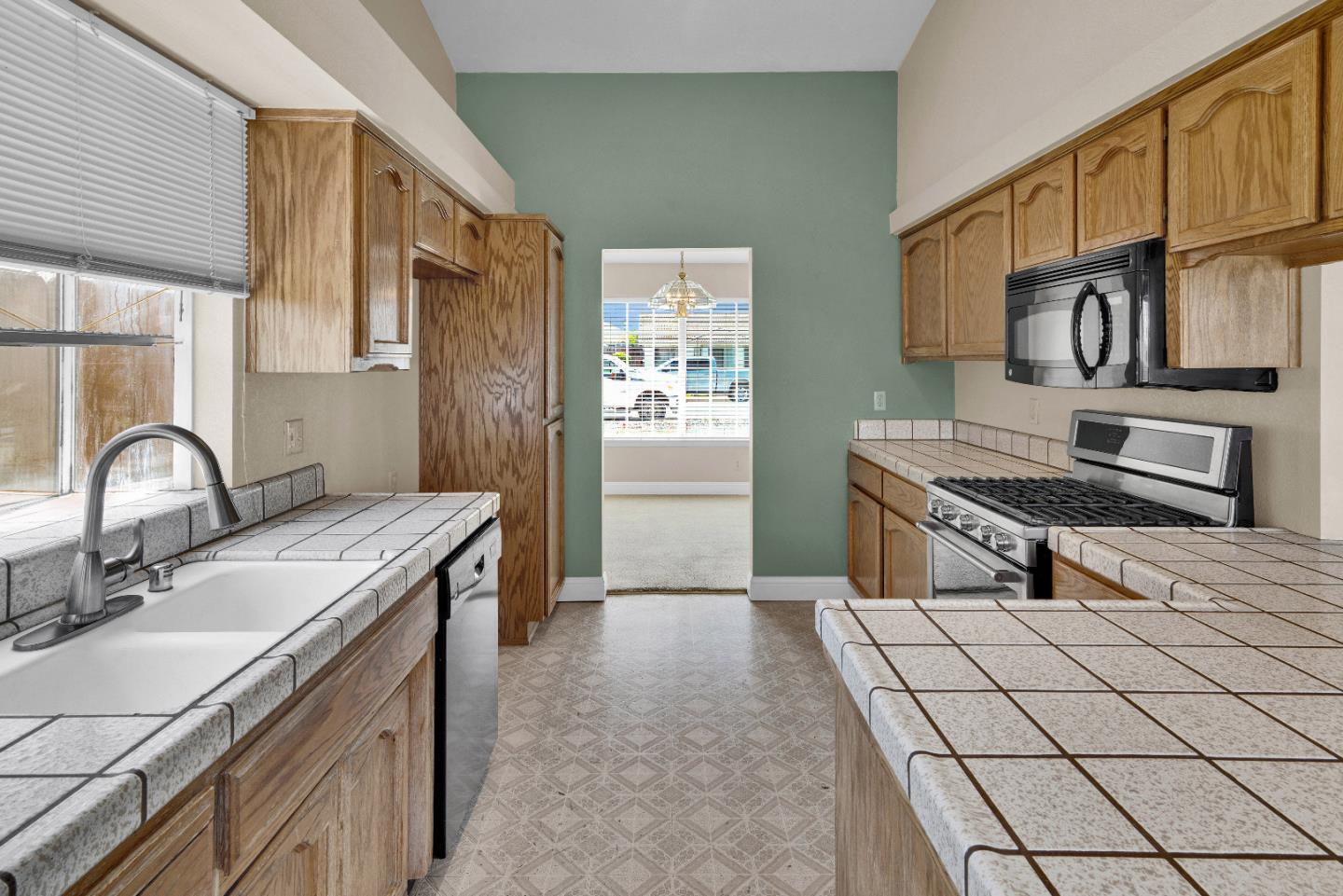 Detail Gallery Image 8 of 29 For 46431 Little Creek Ct, King City,  CA 93930 - 3 Beds | 2 Baths