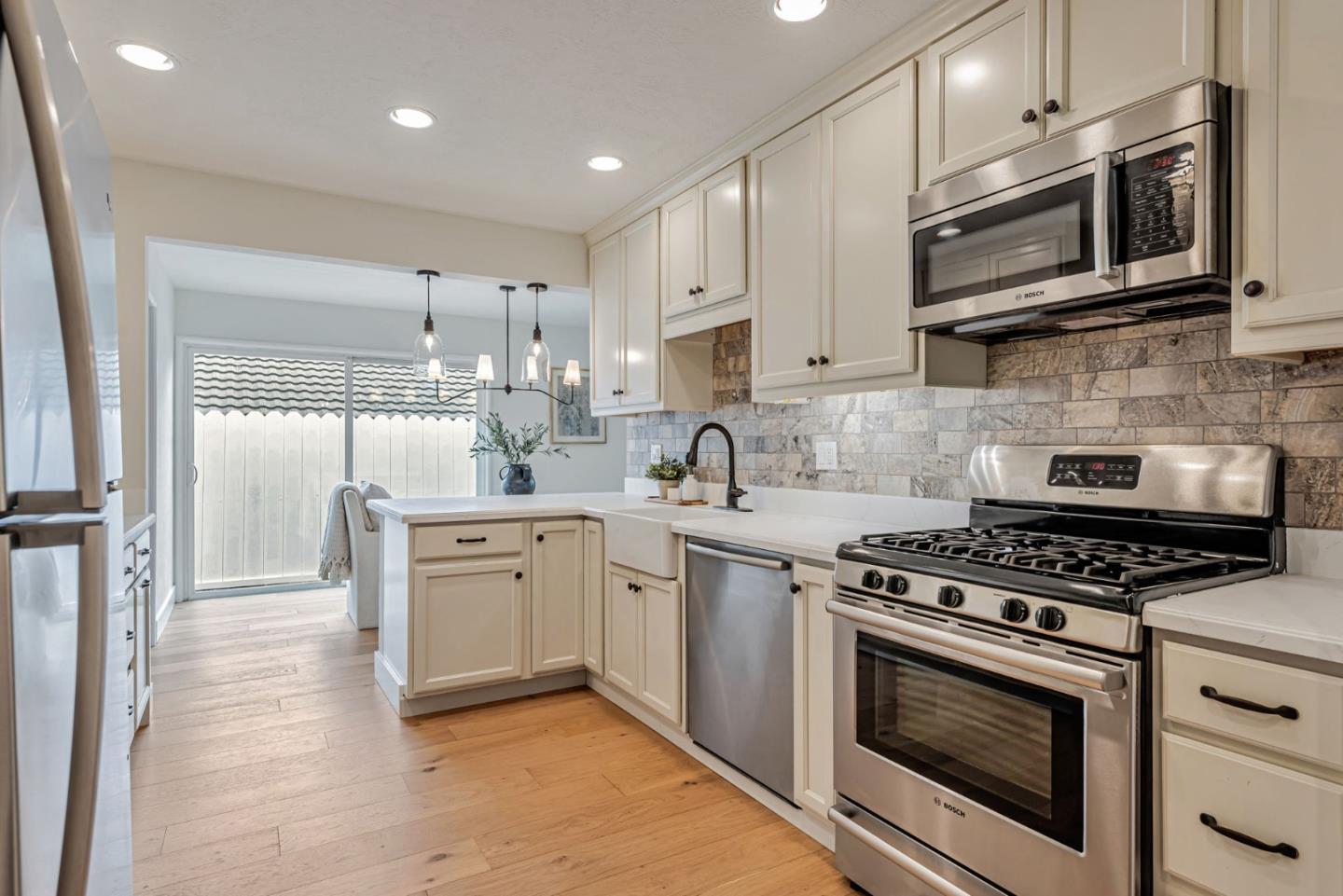 Detail Gallery Image 8 of 22 For 1276 Westwood St, Redwood City,  CA 94061 - 4 Beds | 2 Baths