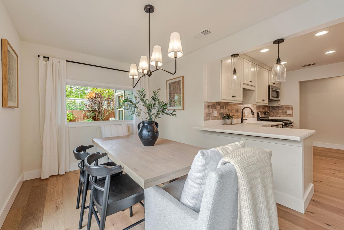 Detail Gallery Image 9 of 22 For 1276 Westwood St, Redwood City,  CA 94061 - 4 Beds | 2 Baths
