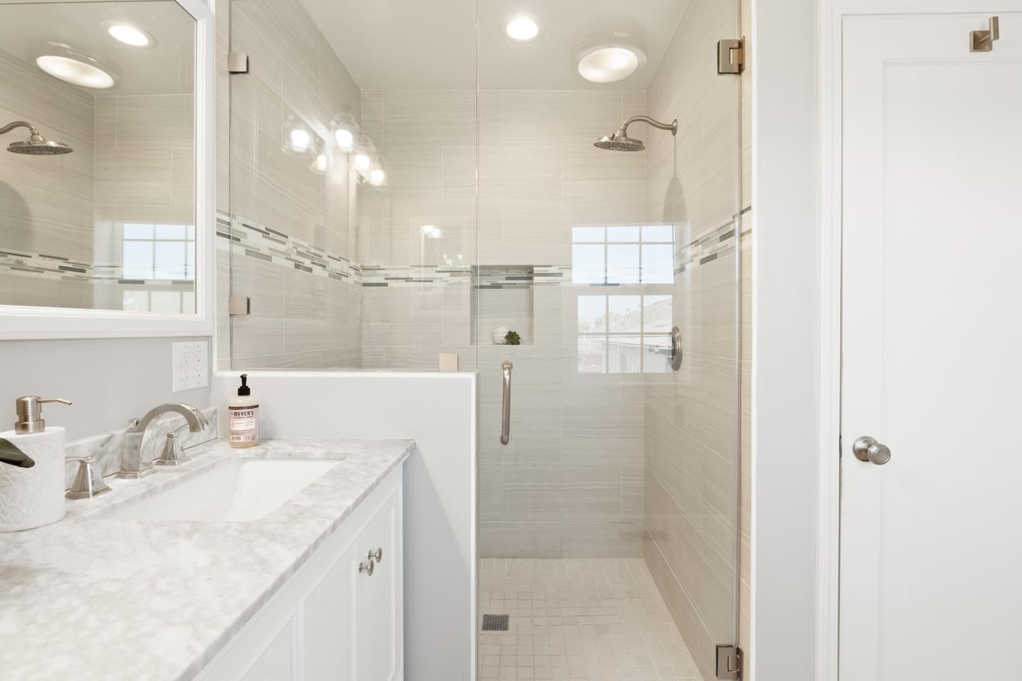 Detail Gallery Image 15 of 34 For 1659 Juniper Ave, San Bruno,  CA 94066 - 4 Beds | 2 Baths