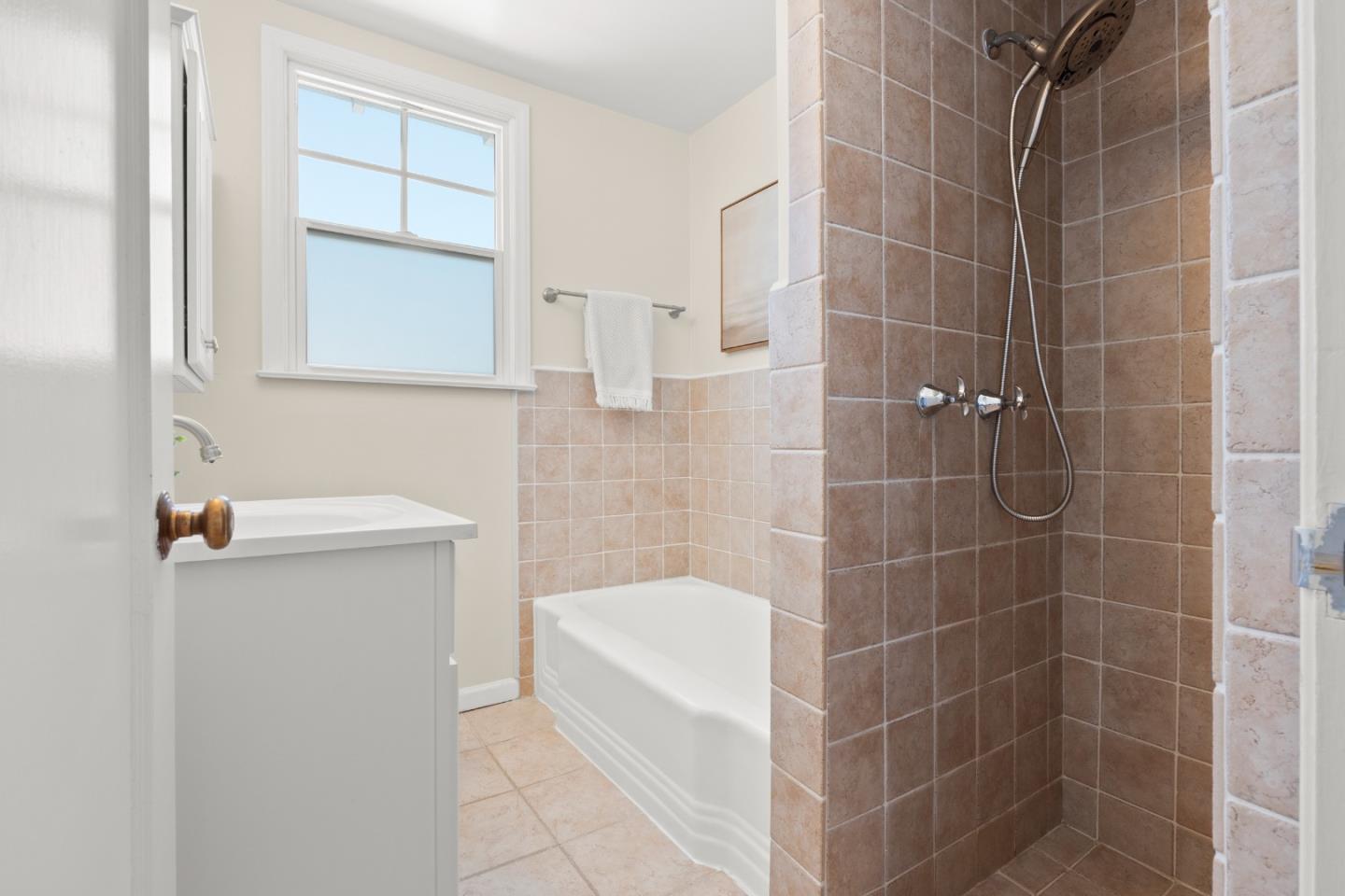 Detail Gallery Image 22 of 34 For 1659 Juniper Ave, San Bruno,  CA 94066 - 4 Beds | 2 Baths