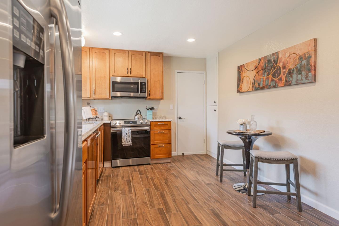 Detail Gallery Image 10 of 27 For 3135 Alameda De Las Pulgas, Menlo Park,  CA 94025 - 3 Beds | 2 Baths