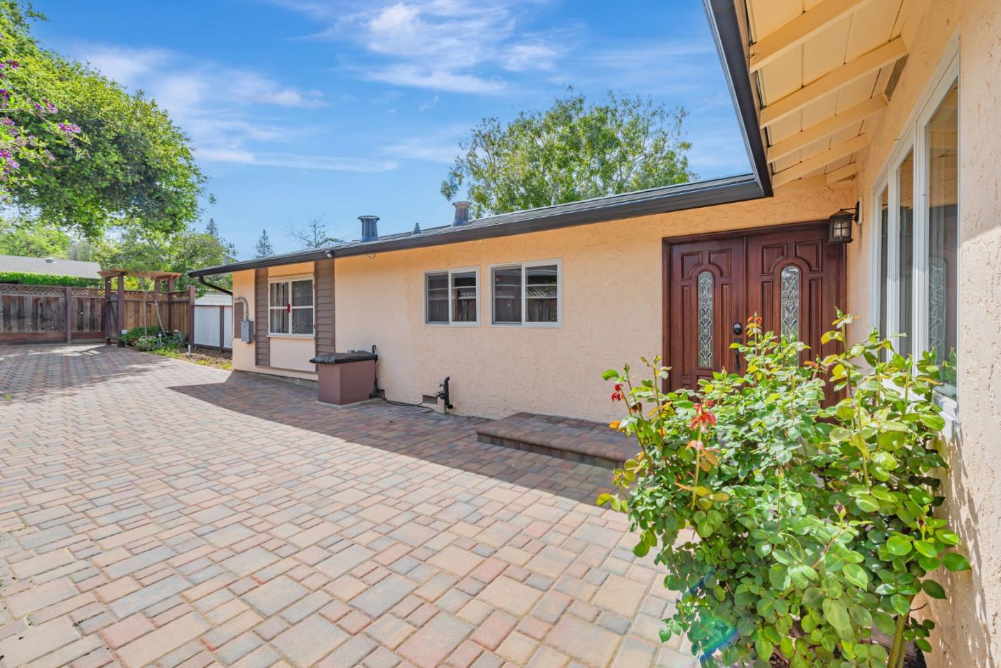 Detail Gallery Image 2 of 27 For 3135 Alameda De Las Pulgas, Menlo Park,  CA 94025 - 3 Beds | 2 Baths
