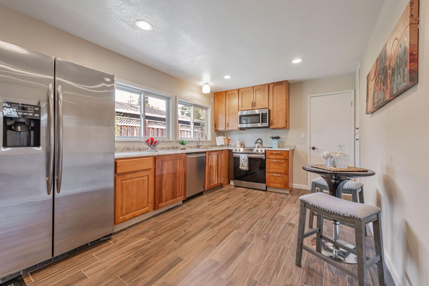 Detail Gallery Image 9 of 27 For 3135 Alameda De Las Pulgas, Menlo Park,  CA 94025 - 3 Beds | 2 Baths
