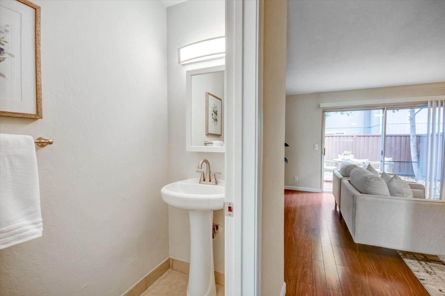 Detail Gallery Image 13 of 30 For 1111 Reed Ave #C,  Sunnyvale,  CA 94086 - 3 Beds | 1/1 Baths