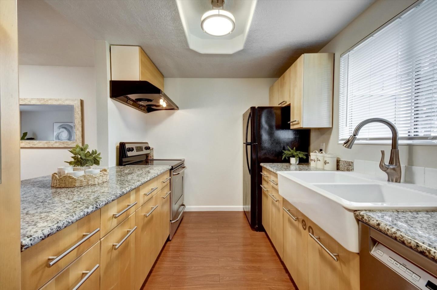 Detail Gallery Image 3 of 30 For 1111 Reed Ave #C,  Sunnyvale,  CA 94086 - 3 Beds | 1/1 Baths
