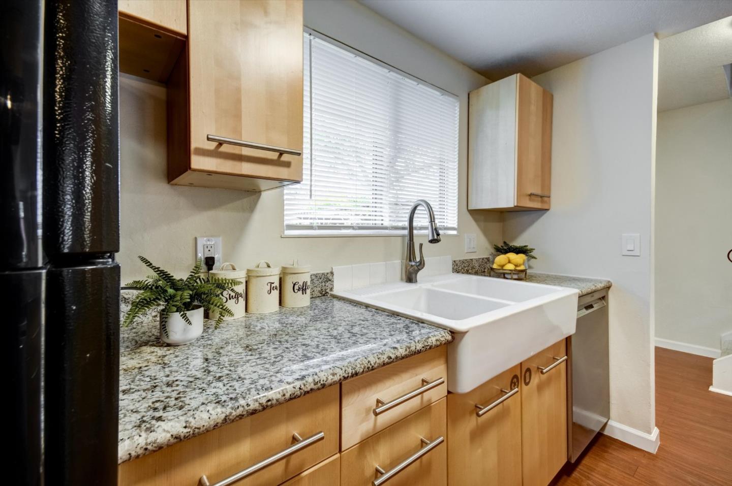 Detail Gallery Image 5 of 30 For 1111 Reed Ave #C,  Sunnyvale,  CA 94086 - 3 Beds | 1/1 Baths