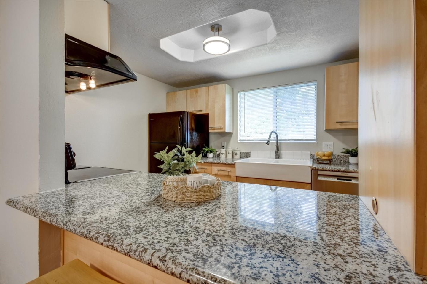 Detail Gallery Image 6 of 30 For 1111 Reed Ave #C,  Sunnyvale,  CA 94086 - 3 Beds | 1/1 Baths