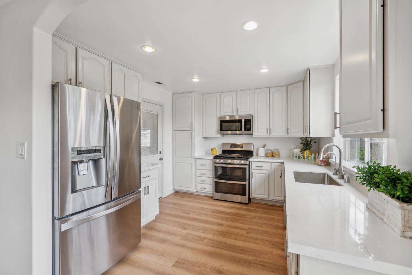 Detail Gallery Image 8 of 28 For 13229 Mcculloch Ave, Saratoga,  CA 95070 - 4 Beds | 2/1 Baths