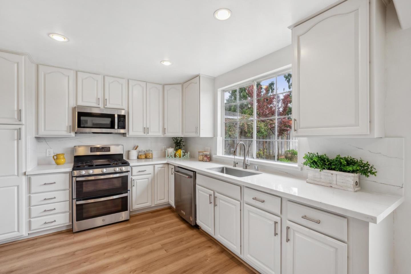 Detail Gallery Image 9 of 28 For 13229 Mcculloch Ave, Saratoga,  CA 95070 - 4 Beds | 2/1 Baths