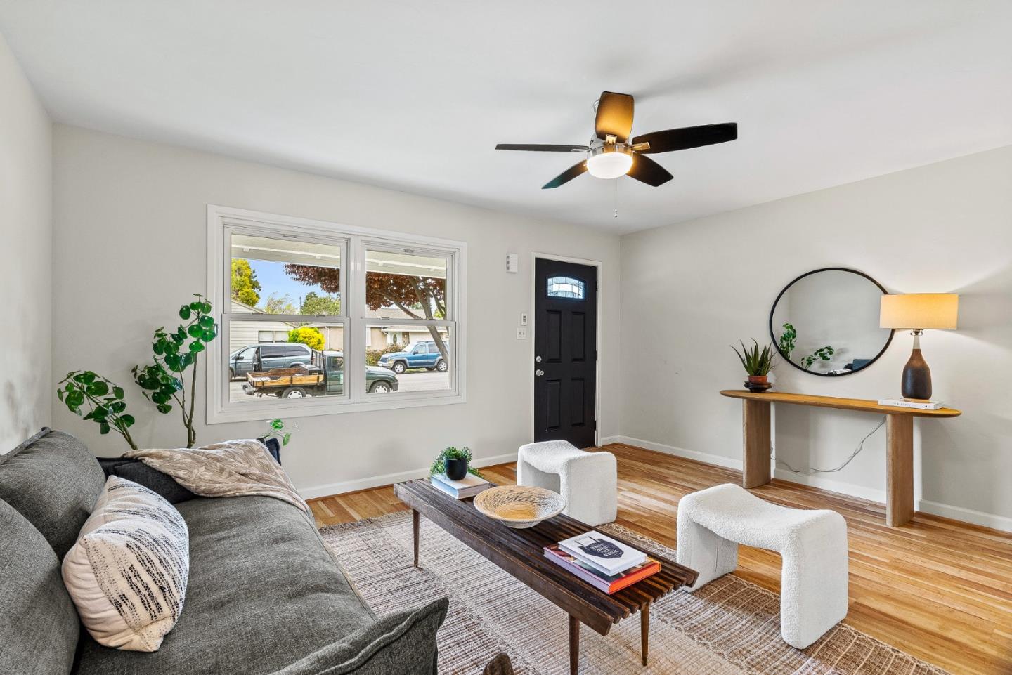 Detail Gallery Image 4 of 33 For 349 N Murphy Ave, Sunnyvale,  CA 94085 - 3 Beds | 1 Baths