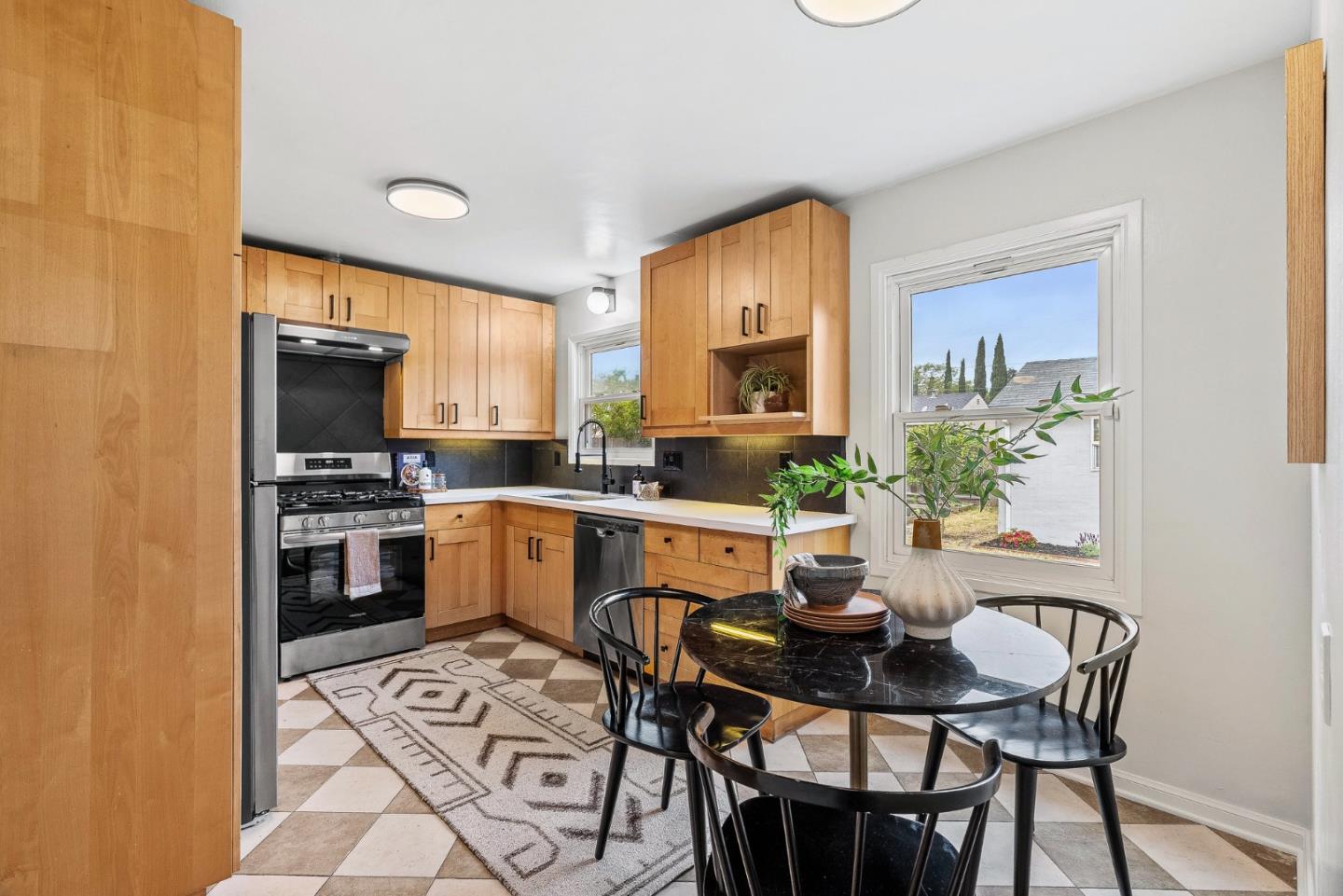 Detail Gallery Image 7 of 33 For 349 N Murphy Ave, Sunnyvale,  CA 94085 - 3 Beds | 1 Baths