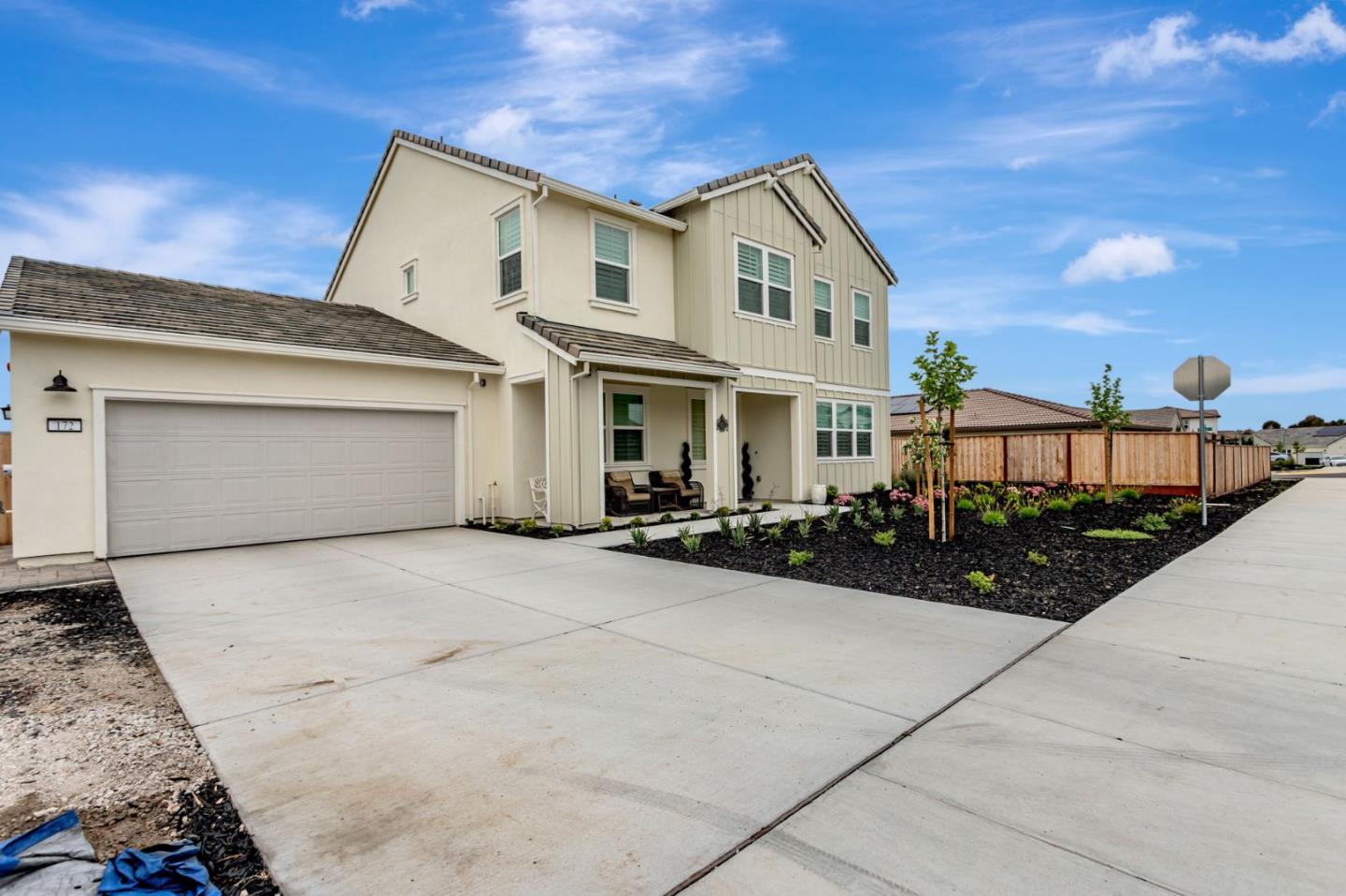 Detail Gallery Image 2 of 101 For 172 Vienna Way, Hollister,  CA 95023 - 4 Beds | 3/1 Baths