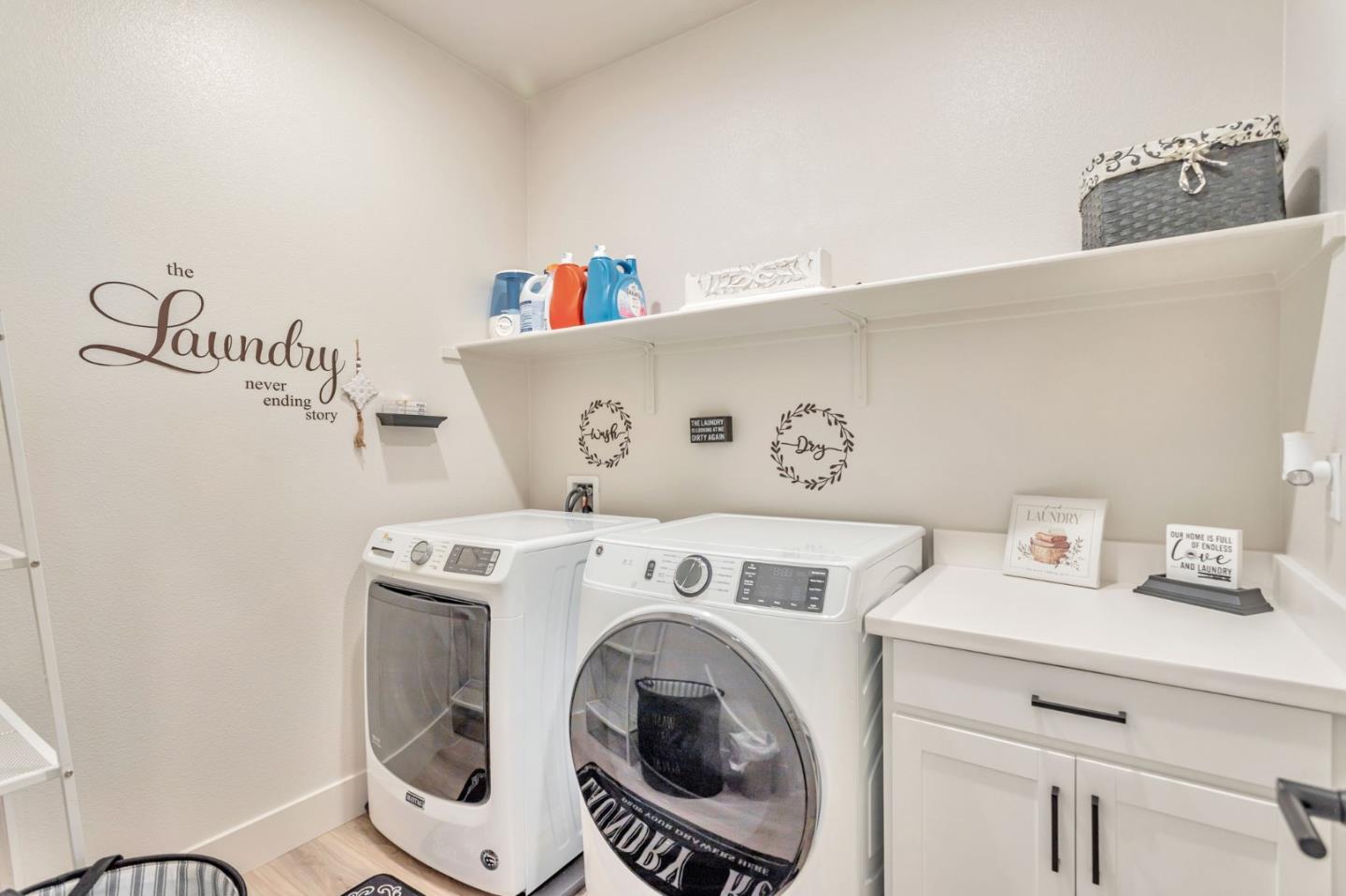 Detail Gallery Image 64 of 101 For 172 Vienna Way, Hollister,  CA 95023 - 4 Beds | 3/1 Baths