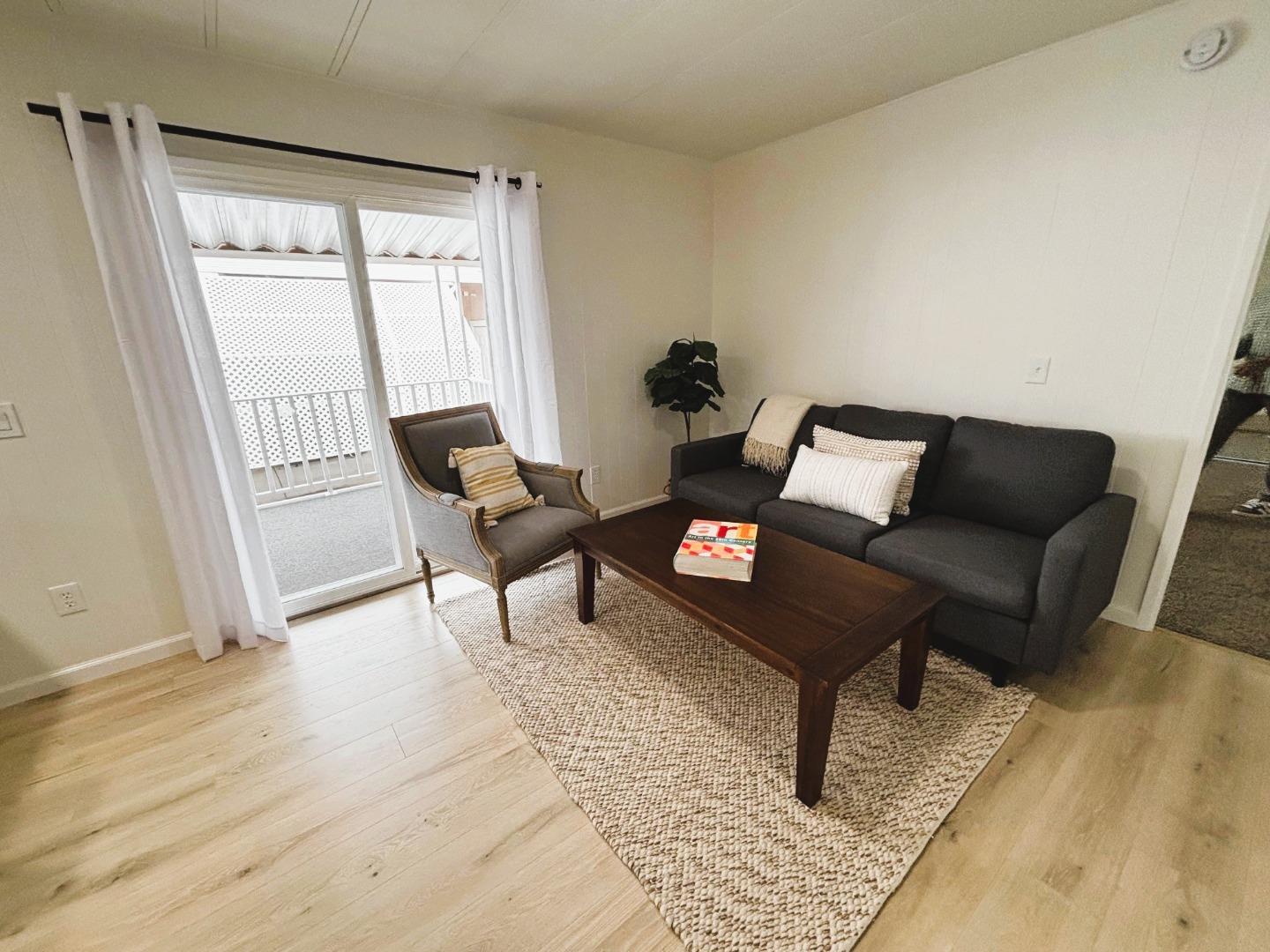 Detail Gallery Image 10 of 19 For 29080 Mendez Rd #102,  Hayward,  CA 94544 - 2 Beds | 2 Baths
