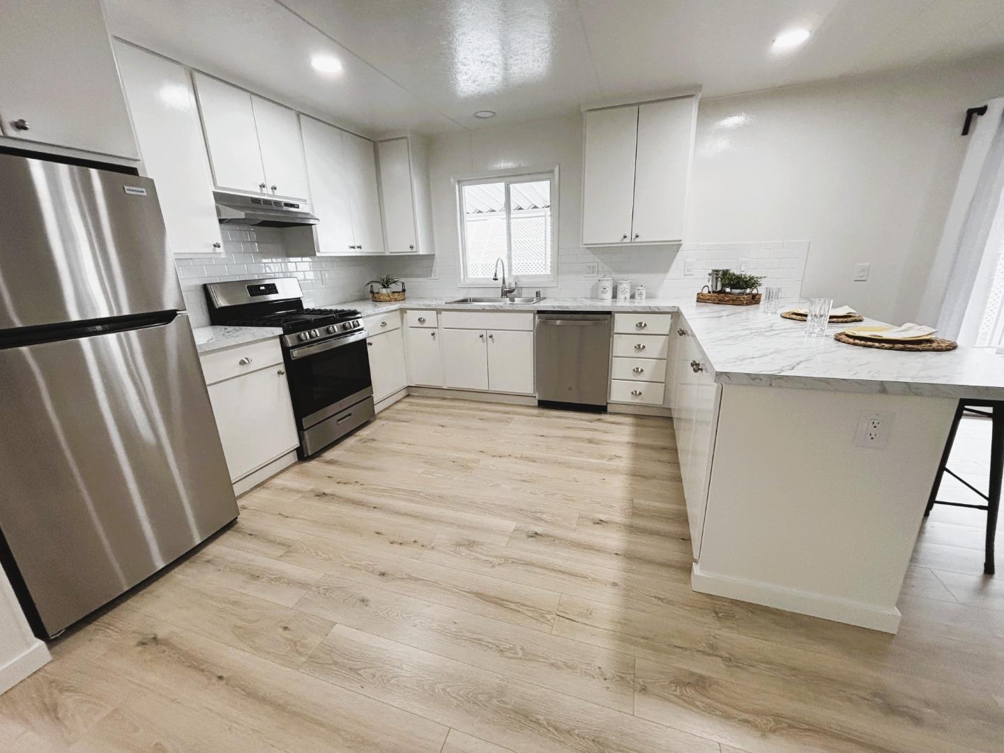 Detail Gallery Image 3 of 19 For 29080 Mendez Rd #102,  Hayward,  CA 94544 - 2 Beds | 2 Baths