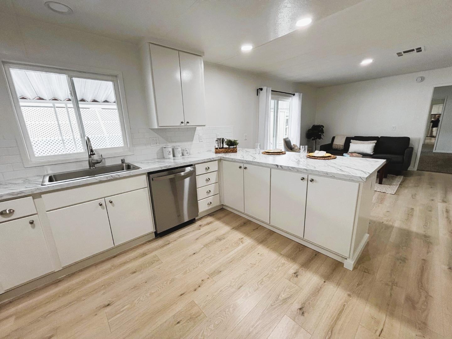 Detail Gallery Image 4 of 19 For 29080 Mendez Rd #102,  Hayward,  CA 94544 - 2 Beds | 2 Baths