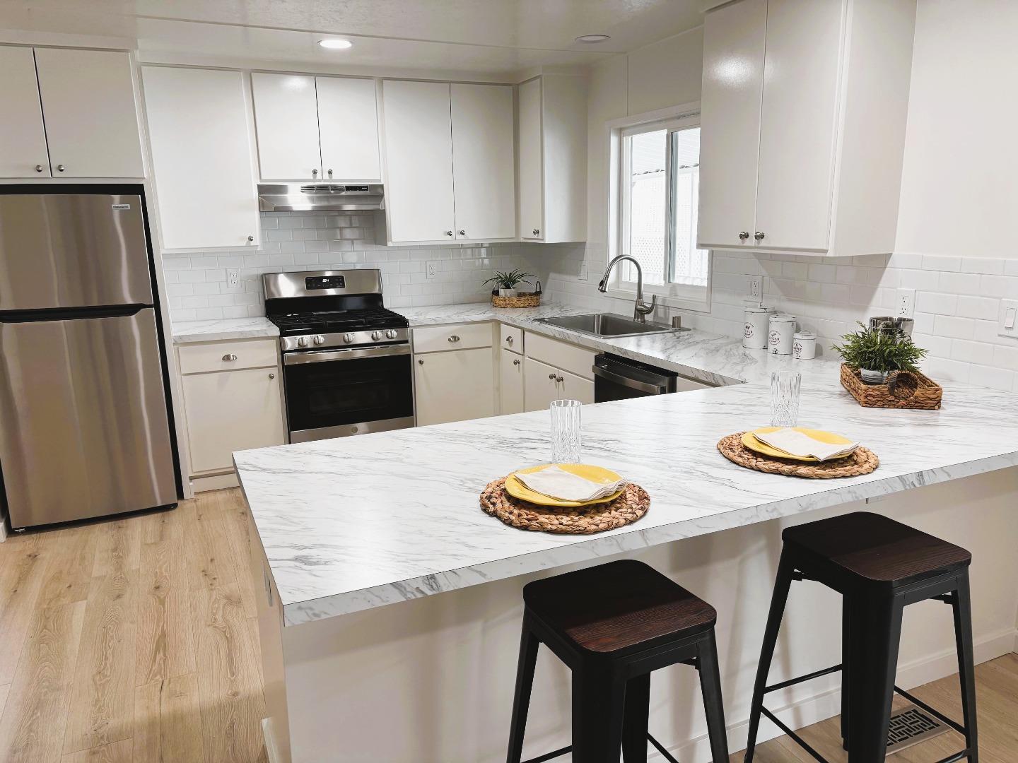Detail Gallery Image 5 of 19 For 29080 Mendez Rd #102,  Hayward,  CA 94544 - 2 Beds | 2 Baths