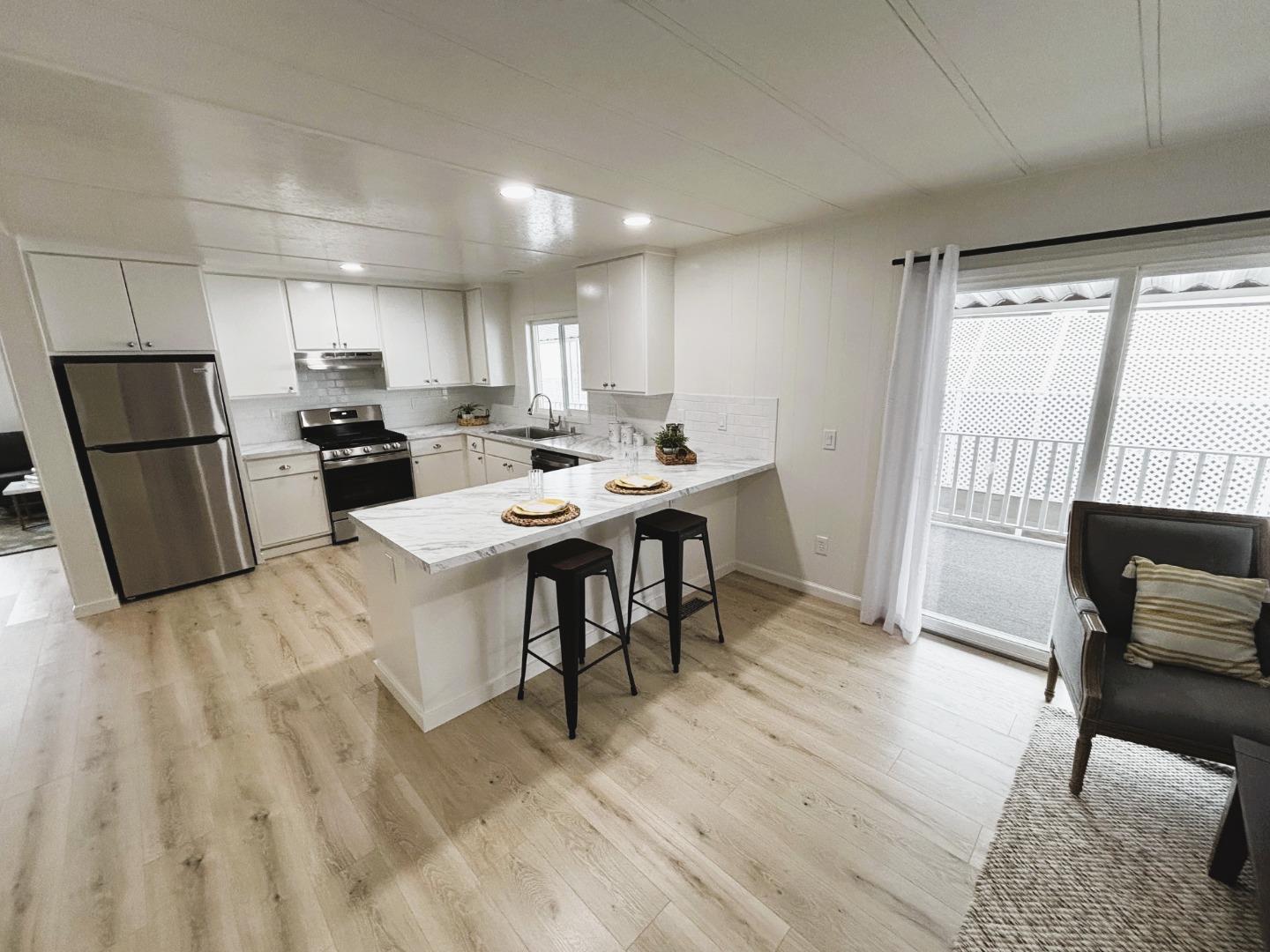 Detail Gallery Image 7 of 19 For 29080 Mendez Rd #102,  Hayward,  CA 94544 - 2 Beds | 2 Baths