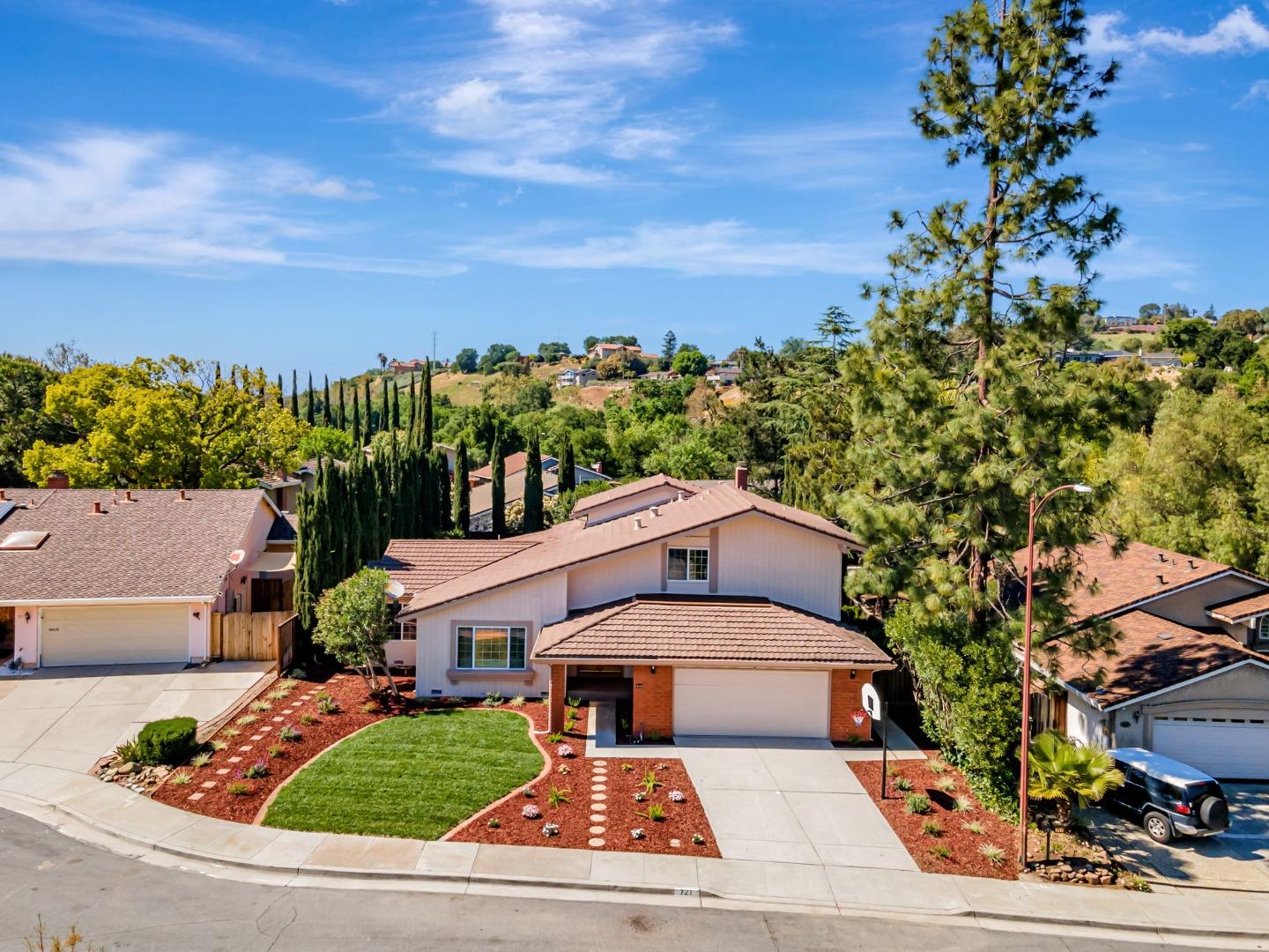 Detail Gallery Image 4 of 87 For 721 Boonewood Ct, San Jose,  CA 95120 - 5 Beds | 3 Baths