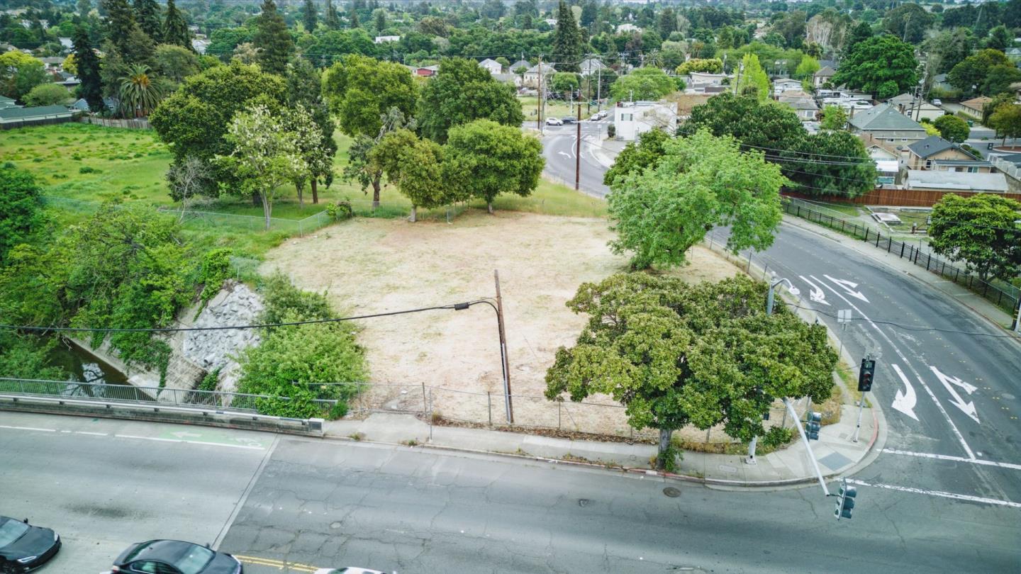 Detail Gallery Image 3 of 12 For 1399 a St, Hayward,  CA 94541 - – Beds | – Baths
