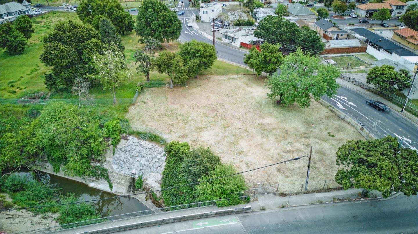 Detail Gallery Image 4 of 12 For 1399 a St, Hayward,  CA 94541 - – Beds | – Baths