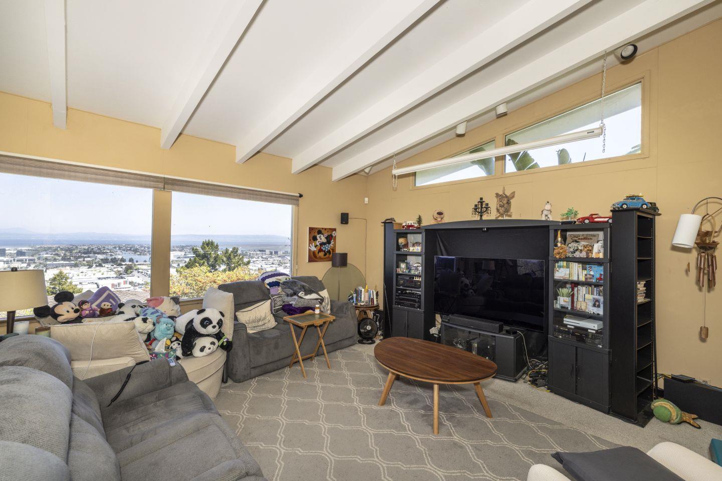 Detail Gallery Image 10 of 26 For 1306 Talbryn Dr, Belmont,  CA 94002 - 3 Beds | 2/1 Baths