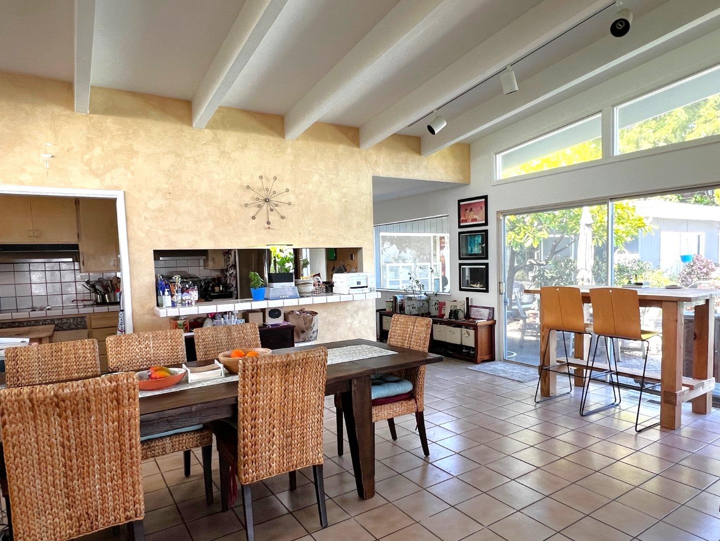 Detail Gallery Image 11 of 26 For 1306 Talbryn Dr, Belmont,  CA 94002 - 3 Beds | 2/1 Baths