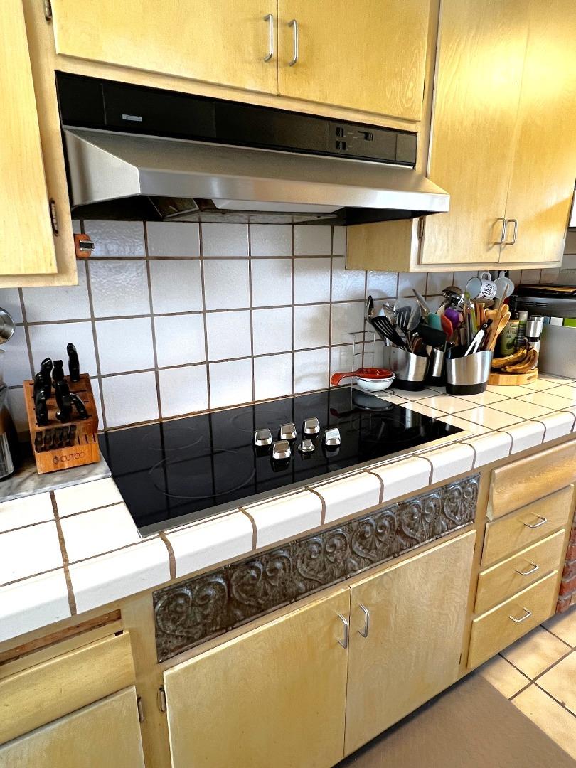 Detail Gallery Image 13 of 26 For 1306 Talbryn Dr, Belmont,  CA 94002 - 3 Beds | 2/1 Baths