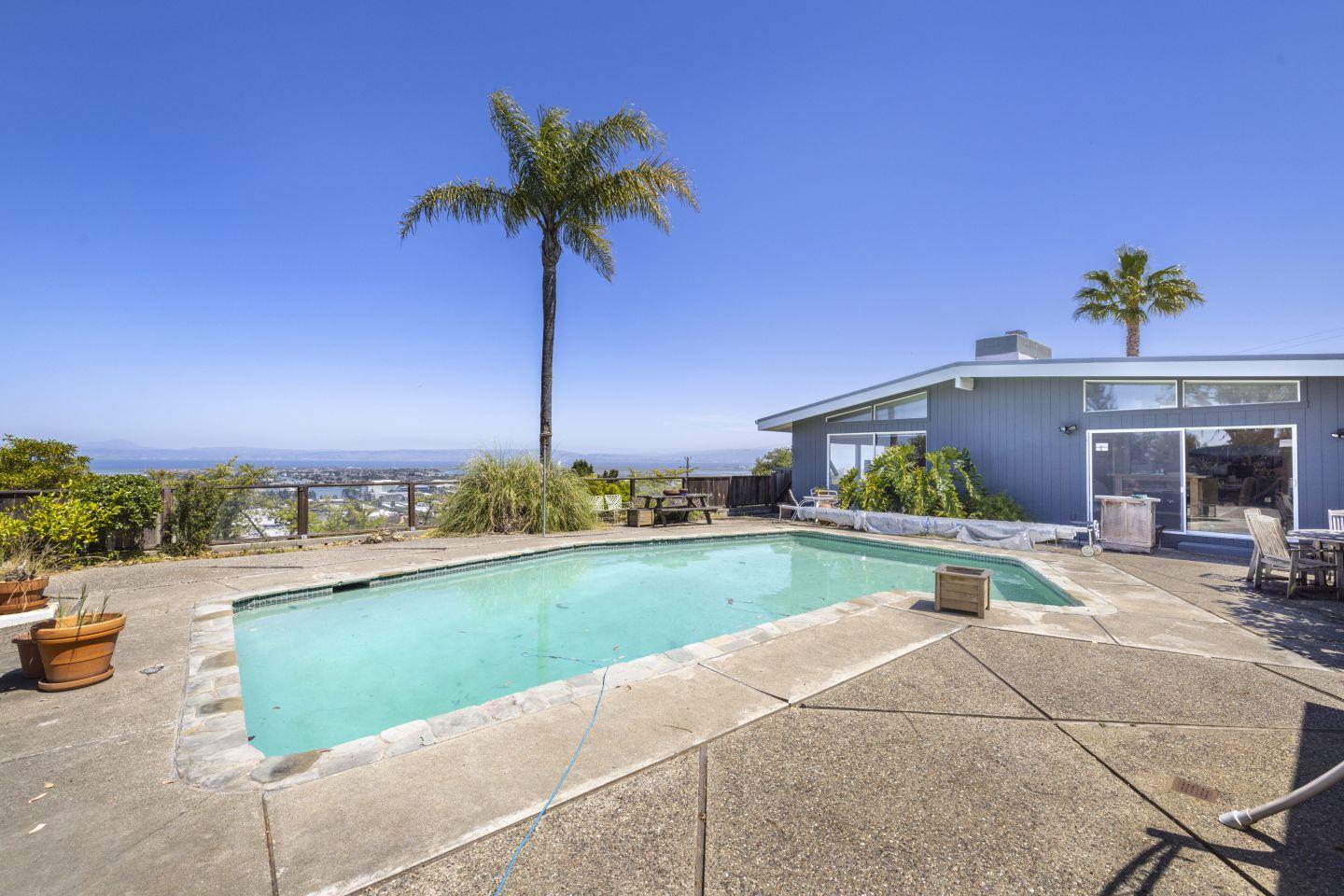 Detail Gallery Image 16 of 26 For 1306 Talbryn Dr, Belmont,  CA 94002 - 3 Beds | 2/1 Baths