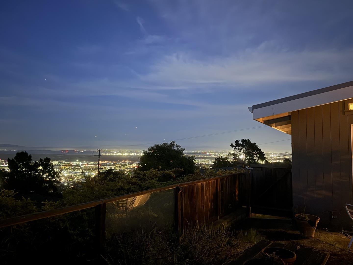Detail Gallery Image 3 of 26 For 1306 Talbryn Dr, Belmont,  CA 94002 - 3 Beds | 2/1 Baths