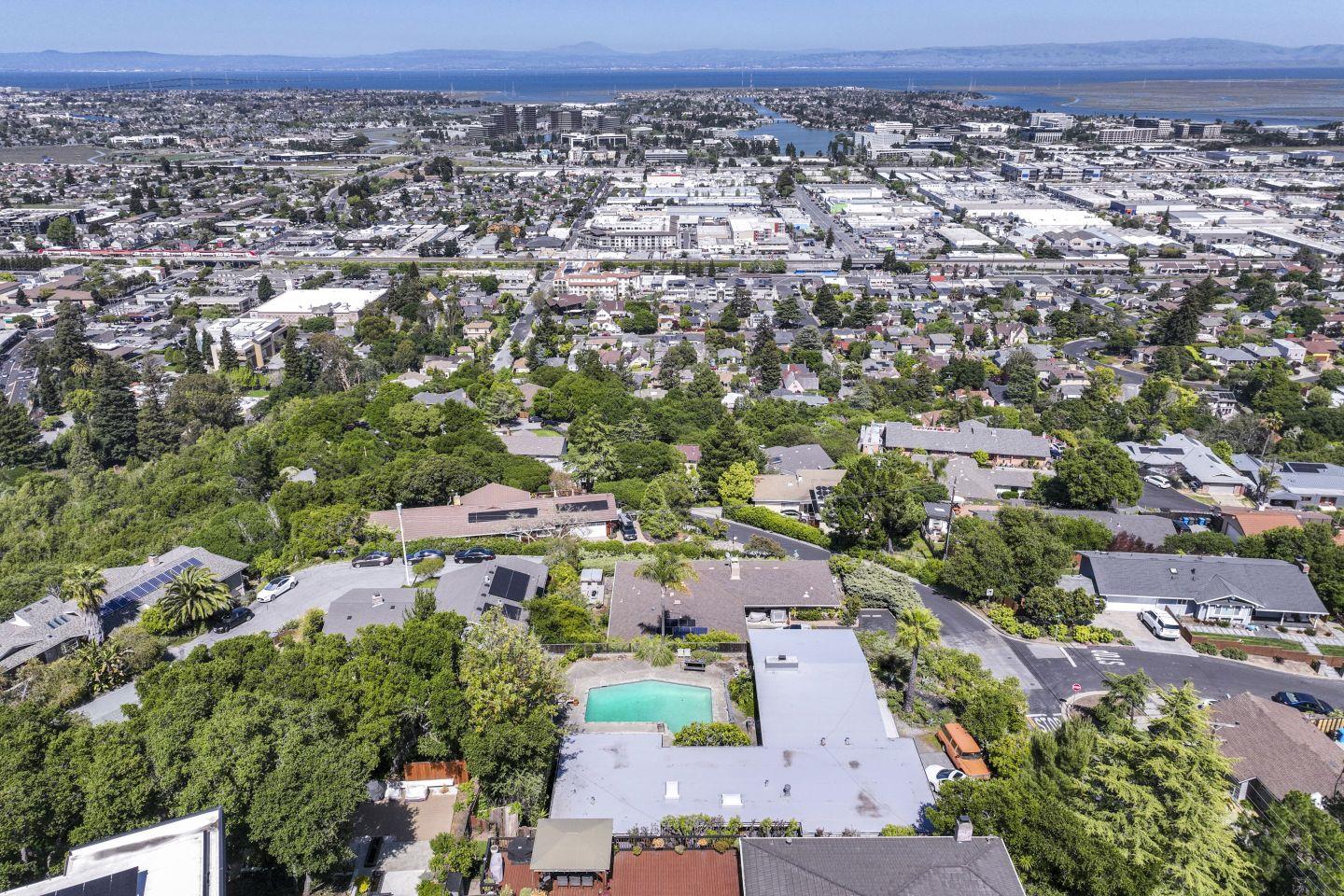 Detail Gallery Image 5 of 26 For 1306 Talbryn Dr, Belmont,  CA 94002 - 3 Beds | 2/1 Baths