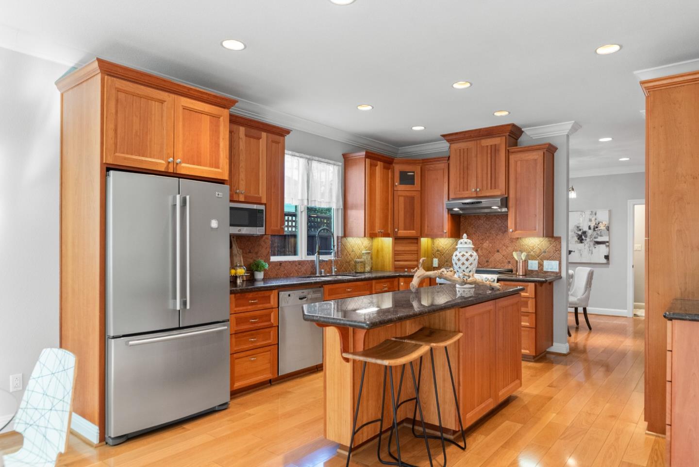 Detail Gallery Image 10 of 48 For 817 Schiele Ave, San Jose,  CA 95126 - 4 Beds | 2/1 Baths