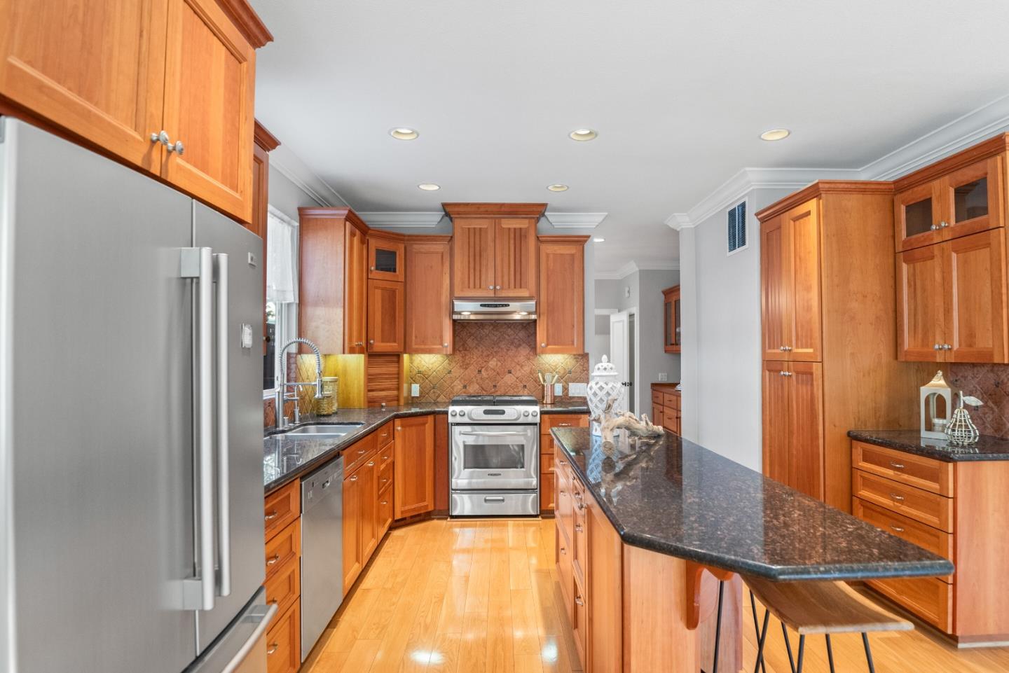 Detail Gallery Image 12 of 48 For 817 Schiele Ave, San Jose,  CA 95126 - 4 Beds | 2/1 Baths