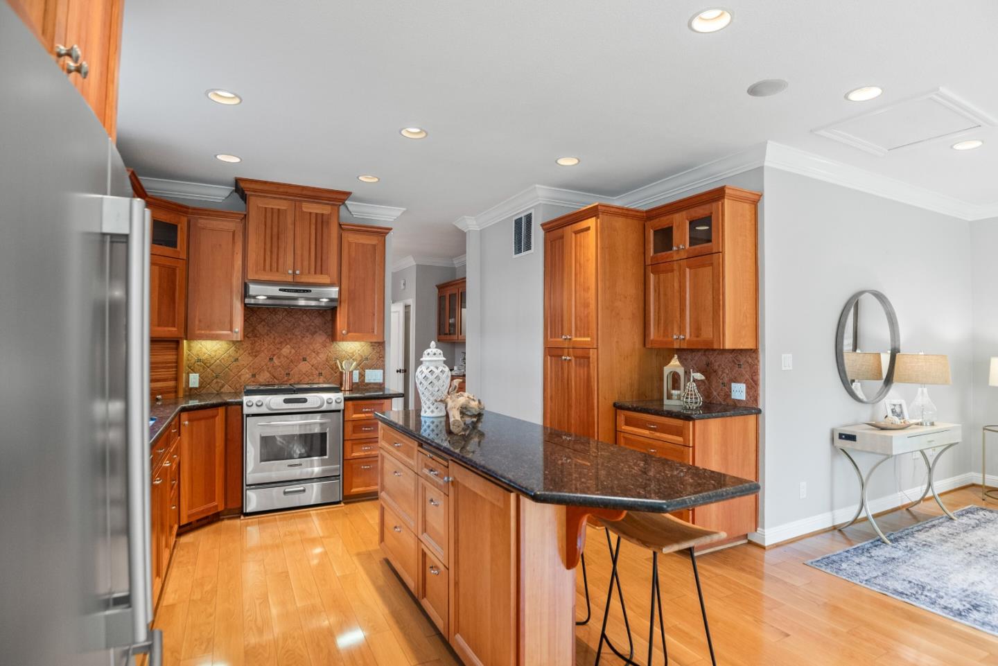 Detail Gallery Image 13 of 48 For 817 Schiele Ave, San Jose,  CA 95126 - 4 Beds | 2/1 Baths