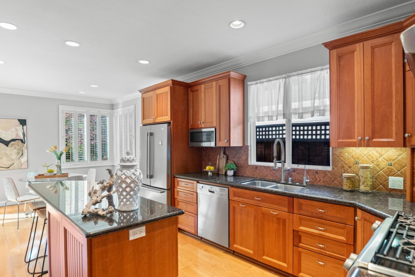 Detail Gallery Image 14 of 48 For 817 Schiele Ave, San Jose,  CA 95126 - 4 Beds | 2/1 Baths