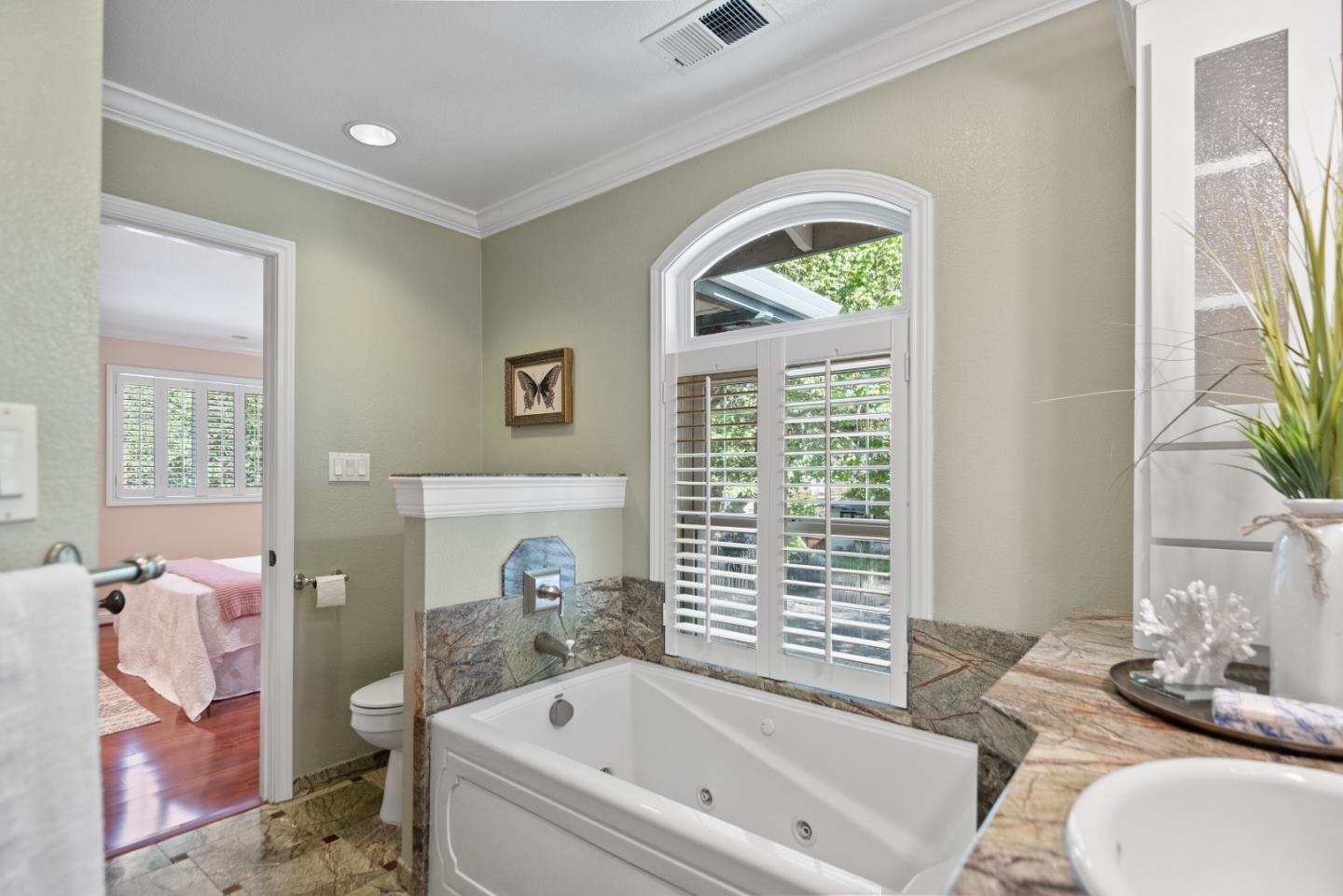 Detail Gallery Image 19 of 48 For 817 Schiele Ave, San Jose,  CA 95126 - 4 Beds | 2/1 Baths
