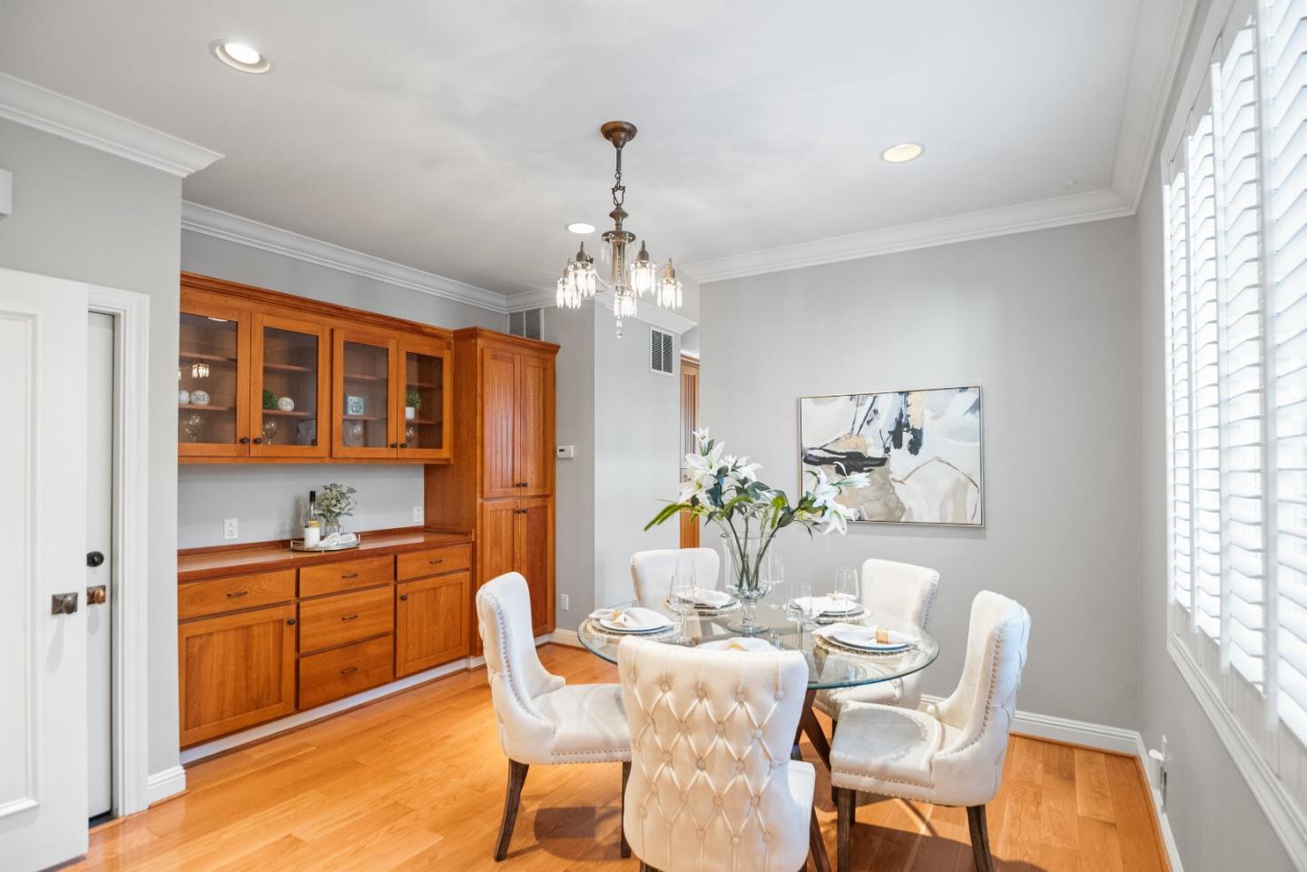 Detail Gallery Image 9 of 48 For 817 Schiele Ave, San Jose,  CA 95126 - 4 Beds | 2/1 Baths