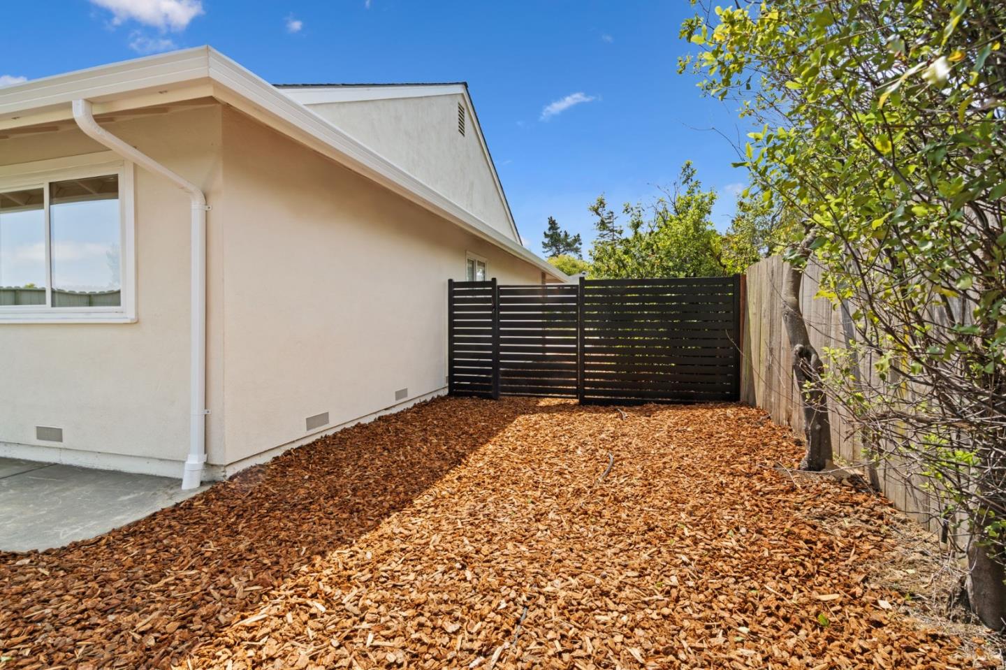Detail Gallery Image 11 of 53 For 2724 Comstock Cir, Belmont,  CA 94002 - 4 Beds | 3 Baths