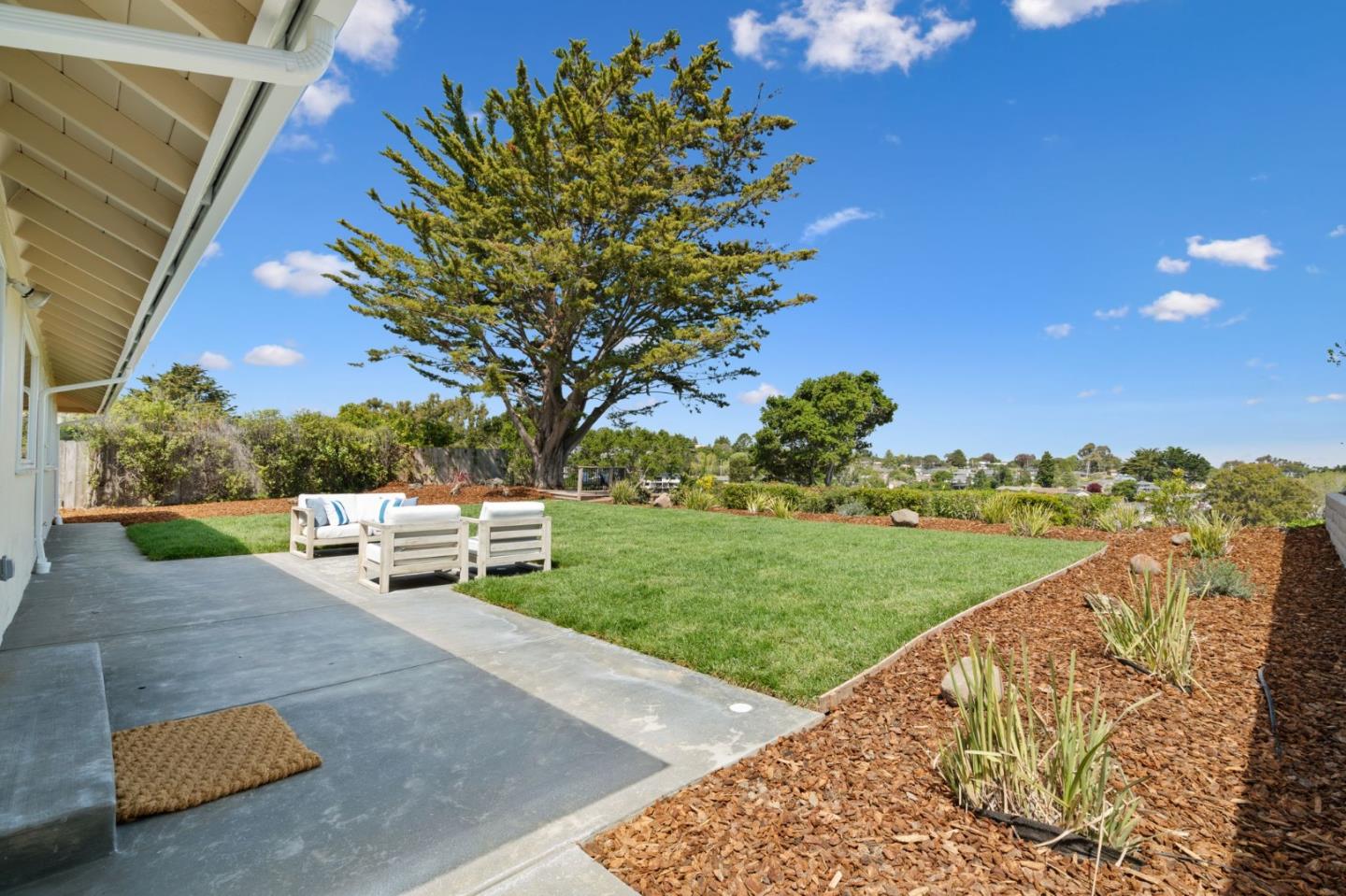 Detail Gallery Image 13 of 53 For 2724 Comstock Cir, Belmont,  CA 94002 - 4 Beds | 3 Baths