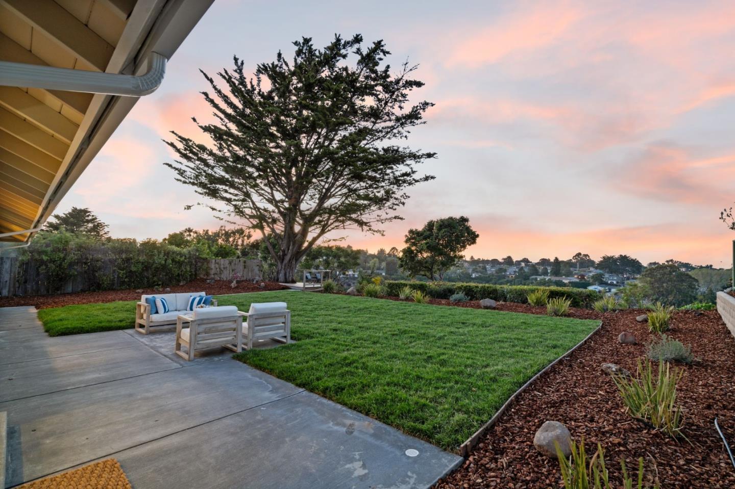 Detail Gallery Image 16 of 53 For 2724 Comstock Cir, Belmont,  CA 94002 - 4 Beds | 3 Baths