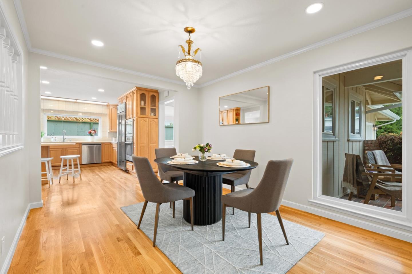 Detail Gallery Image 8 of 53 For 2724 Comstock Cir, Belmont,  CA 94002 - 4 Beds | 3 Baths