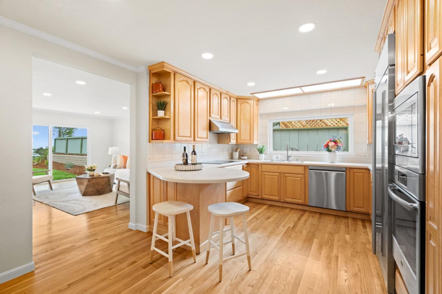 Detail Gallery Image 9 of 53 For 2724 Comstock Cir, Belmont,  CA 94002 - 4 Beds | 3 Baths