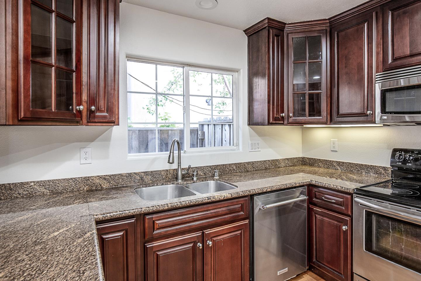 Detail Gallery Image 10 of 33 For 958 Ginger Ln, San Jose,  CA 95128 - 4 Beds | 3 Baths