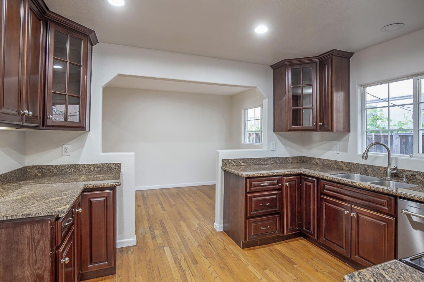 Detail Gallery Image 11 of 33 For 958 Ginger Ln, San Jose,  CA 95128 - 4 Beds | 3 Baths